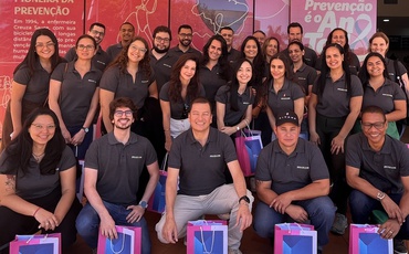 None Colaboradores da Itograss possando para foto em frente ao hospital