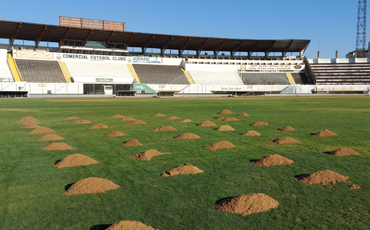 Top dressing Top dressing - Melhora o nivelamento do gramado