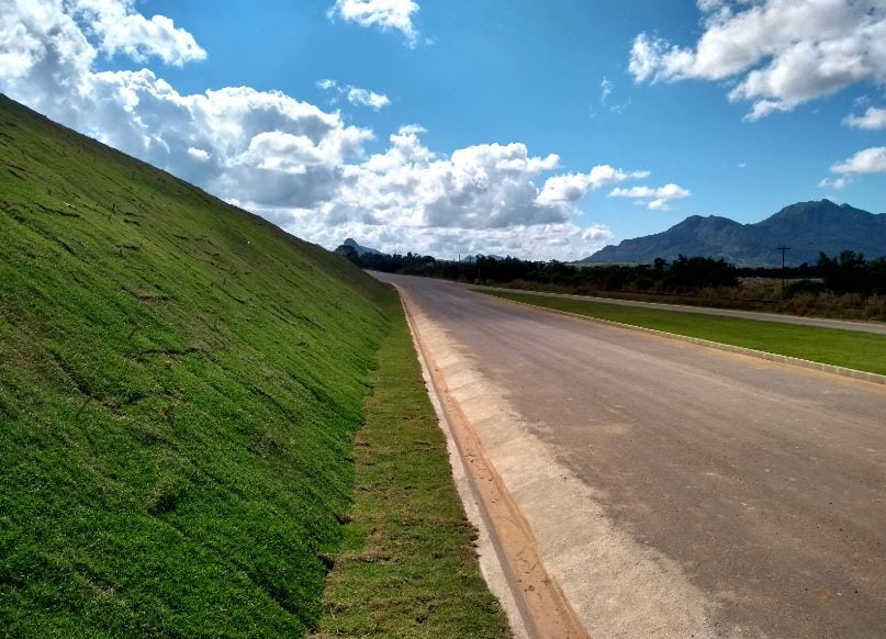 grama esmeralda itograss em estrada é referência grama esmeralda itograss em estrada é referência