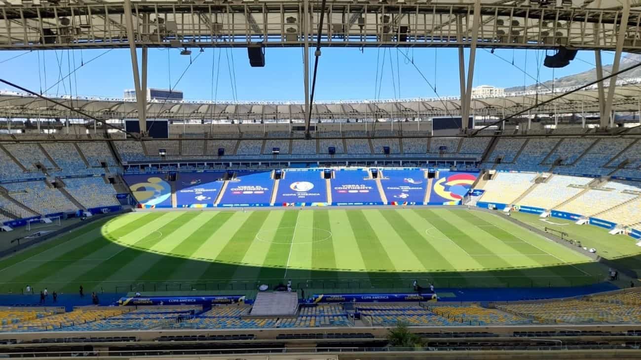 Preparo do gramado de futebol Preparação do gramado de futebol